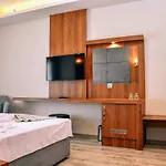 Ξενοδοχείο Mimoza Seafront Hotel & Beach 4*