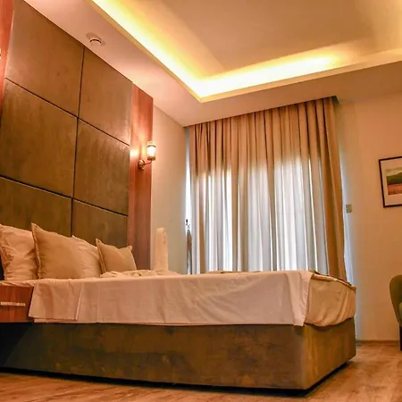 Mimoza Seafront Hotel & Beach ホテル 4*