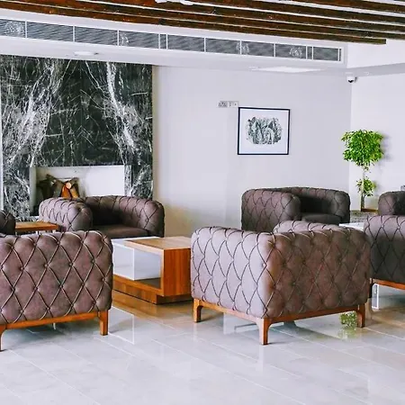 Mimoza Seafront Hotel & Beach 4* 파마구스타