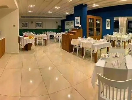 Mimoza Seafront Hotel & Beach 4*