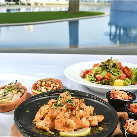 Mimoza Seafront Hotel & Beach 호텔